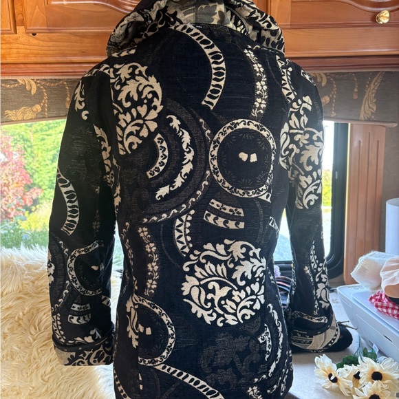 Reversible Jacquard Tapestry Jacket - Picture 3 of 10